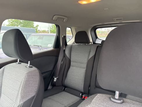 Used 2022 Nissan Rogue SV FWD image 9