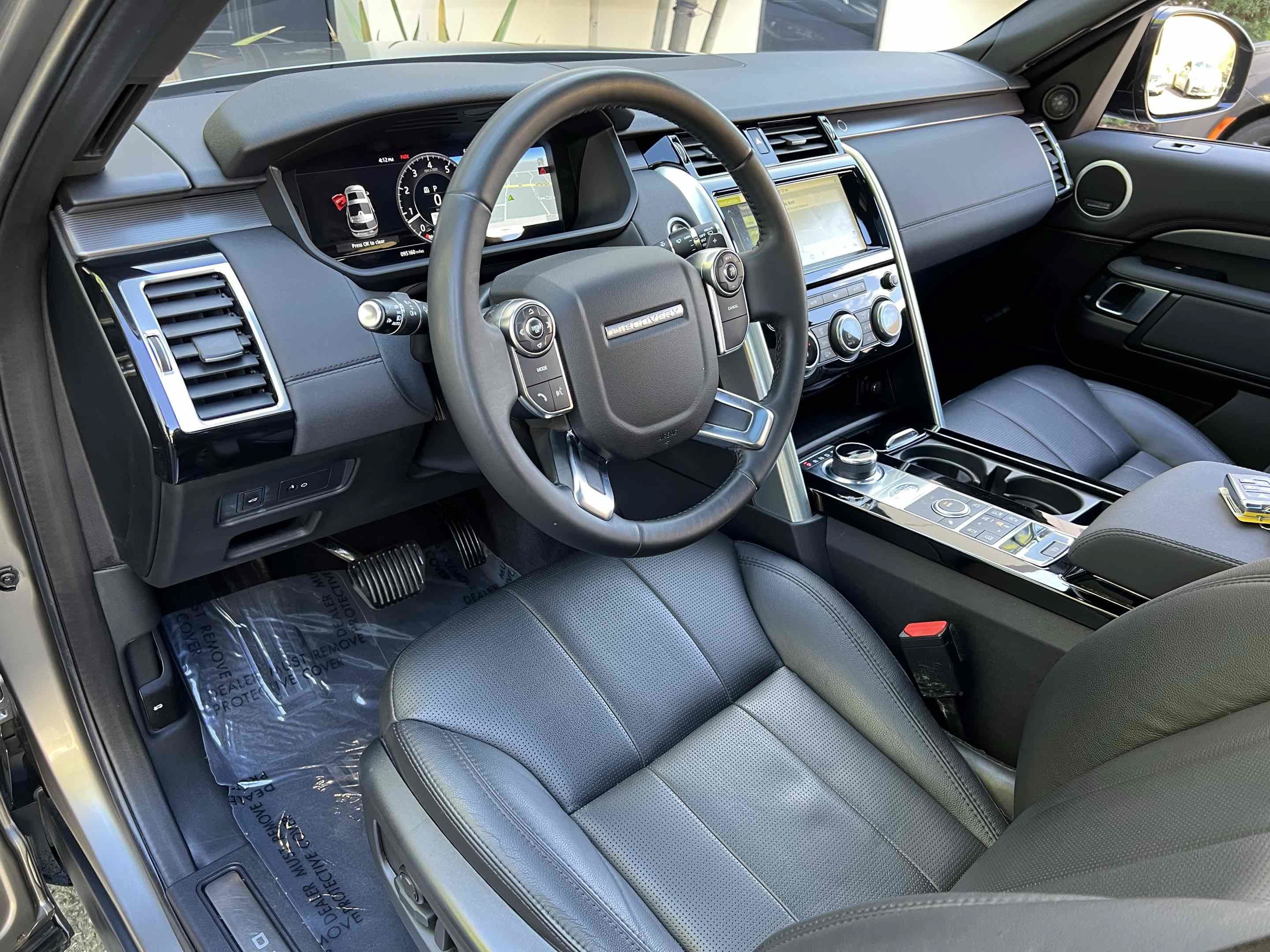 Used 2018 Land Rover Discovery HSE AWD/4WD image 3