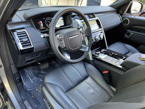 Used 2018 Land Rover Discovery HSE AWD/4WD image 3