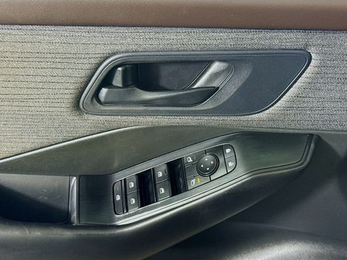 Used 2023 Nissan Rogue S image 24