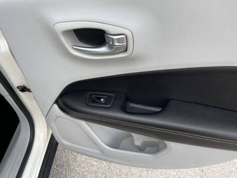 Used 2018 Jeep Compass Latitude w/ Popular Equipment Group image 51