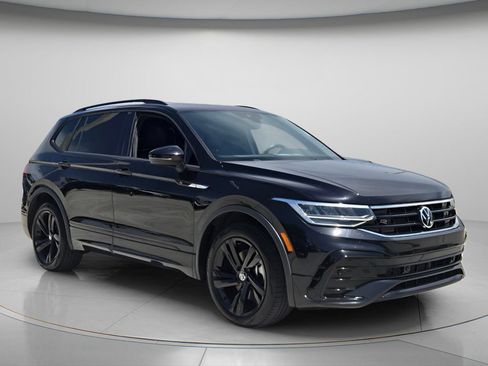 Certified 2024 Volkswagen Tiguan SE R-Line FWD image 8