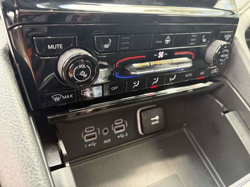 Used 2024 Jeep Grand Cherokee Altitude RWD image 16