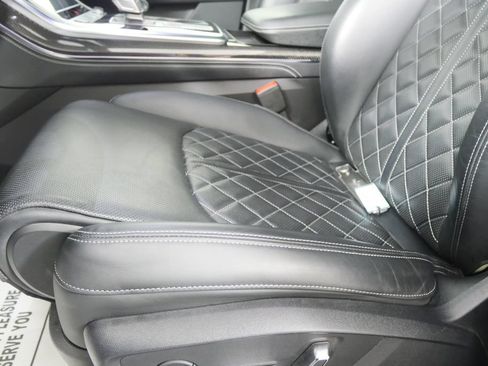 Used 2023 Audi SQ7 Prestige AWD/4WD image 9