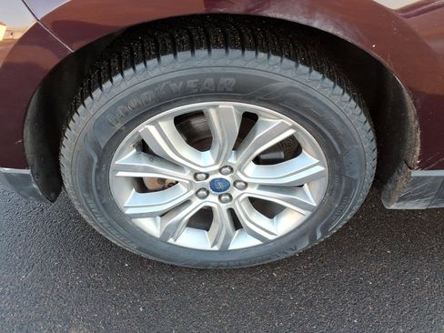 Used 2019 Ford Edge Titanium w/ Cold Weather Package image 10