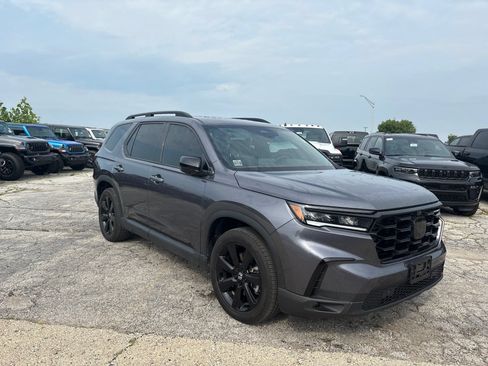 Used 2025 Honda Pilot Black Edition image 4
