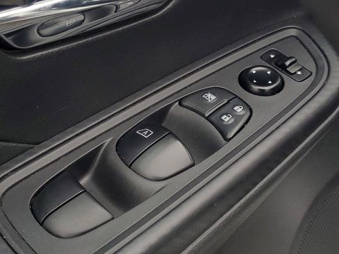 Used 2023 Nissan Versa SV image 10