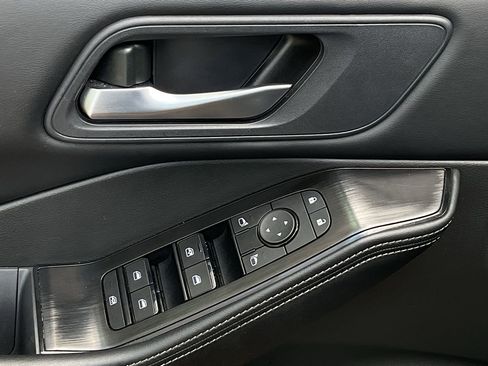 Used 2025 Nissan Rogue SV image 13