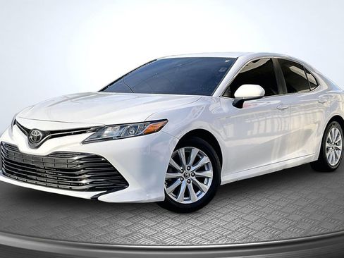 Used 2018 Toyota Camry LE image 12