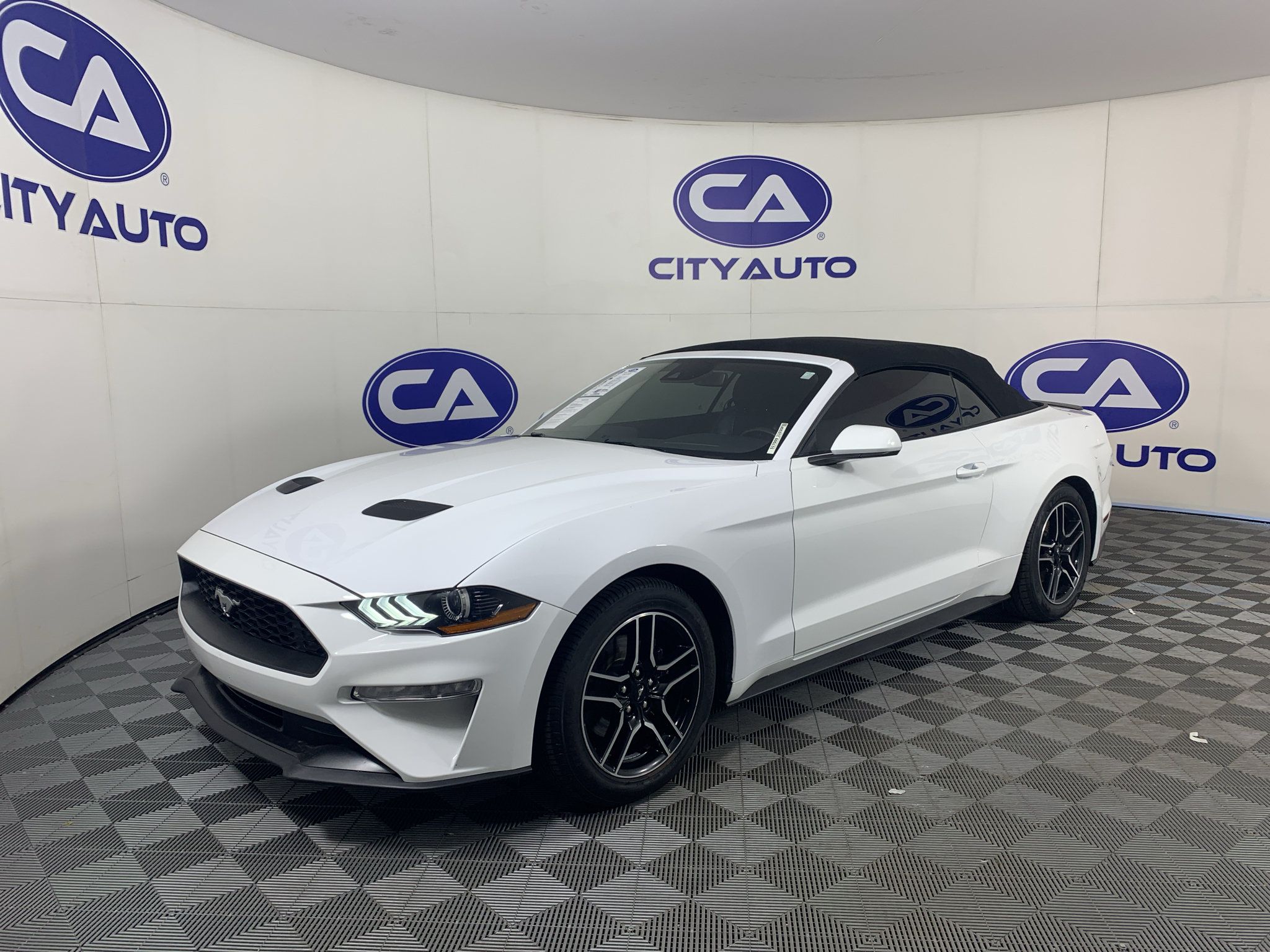 Used 2022 Ford Mustang Premium RWD image 9