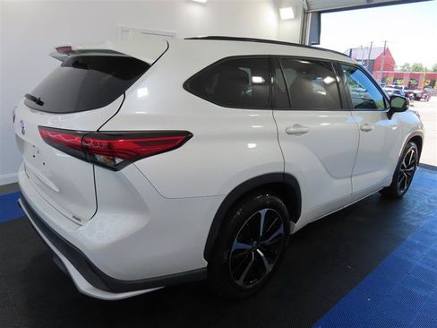 Used 2021 Toyota Highlander XSE FWD image 15