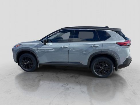 Used 2023 Nissan Rogue SV w/ SV Premium B Package image 2