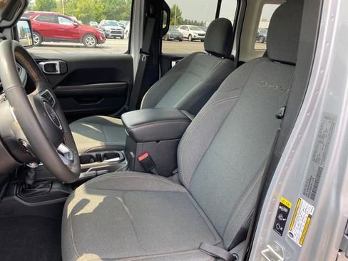 Used 2024 Jeep Wrangler Unlimited Sahara image 18