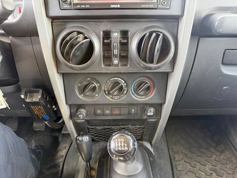 Used 2010 Jeep Wrangler Unlimited Rubicon AWD/4WD image 22