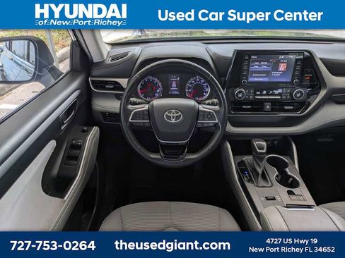 Used 2021 Toyota Highlander LE FWD image 23