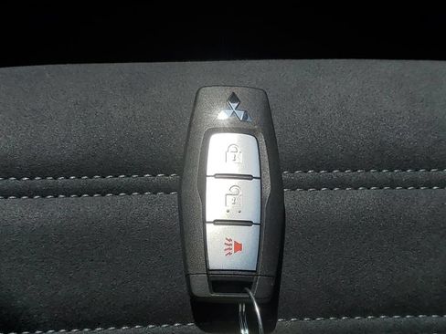 New 2026 Mitsubishi Outlander LE AWD/4WD image 28