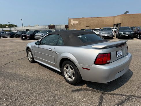 Used 2004 Ford Mustang Convertible RWD image 4