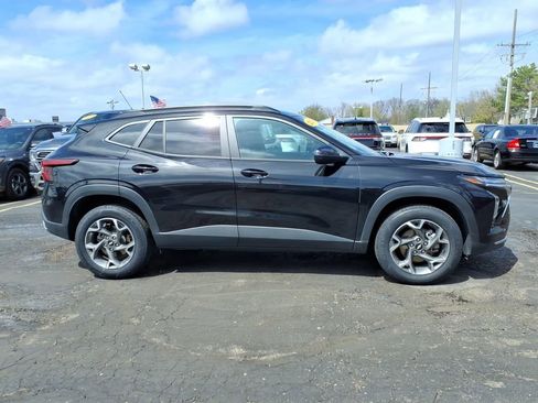 Used 2025 Chevrolet Trax LT image 8