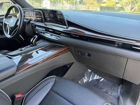 Used 2024 Cadillac Escalade Premium Luxury image 39