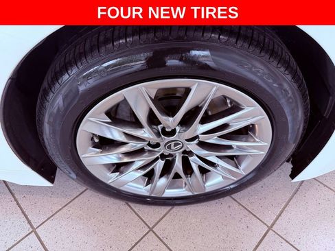 Used 2019 Lexus LS 500 w/ Accessory Package (Z1) RWD image 4