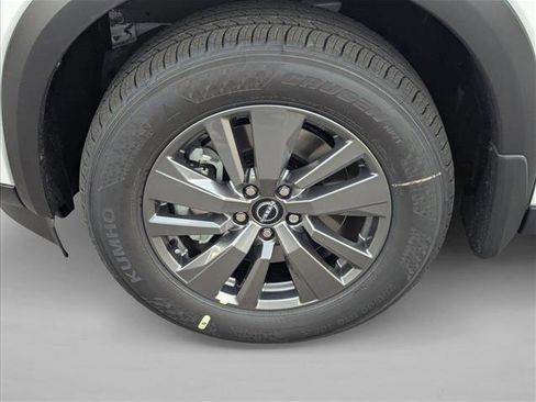 New 2026 Nissan Pathfinder SV image 9