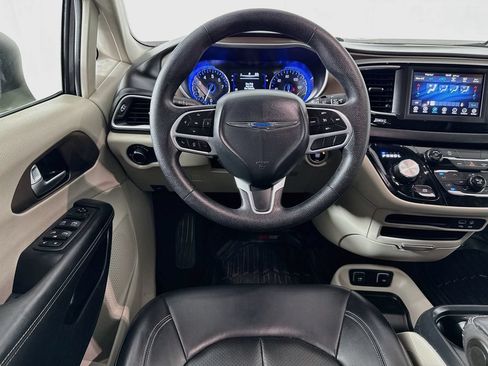 Used 2020 Chrysler Voyager Lxi FWD image 21