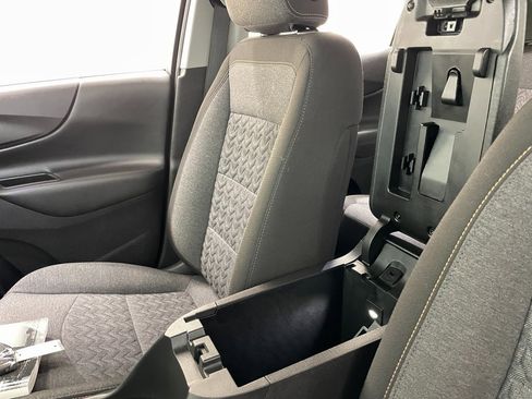 Used 2022 Chevrolet Equinox LT image 32