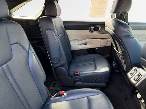 Used 2023 Kia Sorento SX Prestige image 28