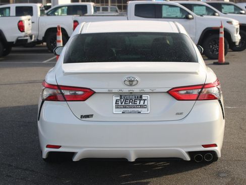 Used 2018 Toyota Camry L image 6