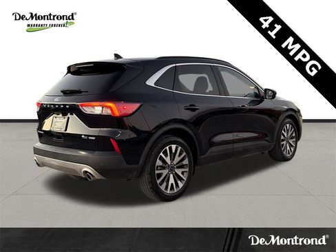 Used 2020 Ford Escape Titanium image 5