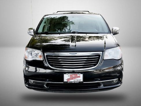 Used 2014 Chrysler Town & Country Touring-L w/ Driver Convenience Group image 10