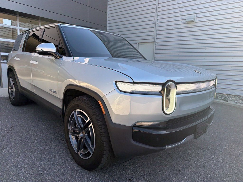 Used 2025 Rivian R1S Adventure Dual AWD/4WD image 3