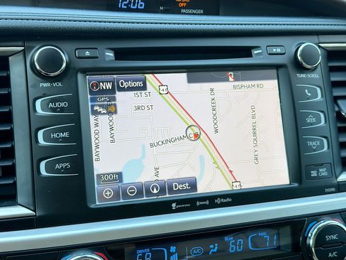 Used 2019 Toyota Highlander SE image 14