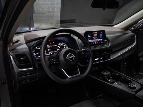 Used 2023 Nissan Rogue SV image 26