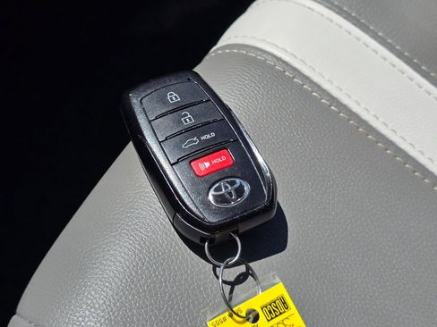 Used 2025 Toyota Camry SE AWD/4WD image 34