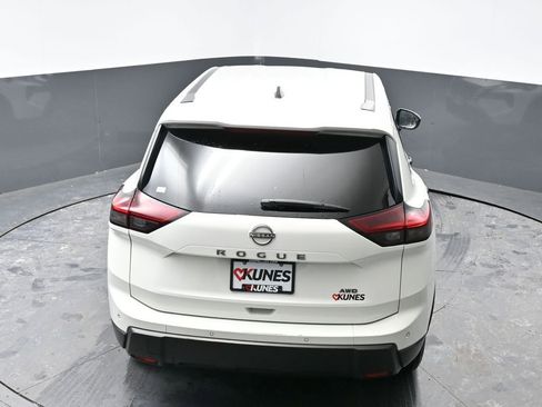 Used 2024 Nissan Rogue S image 45