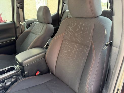 Used 2017 Toyota Tacoma TRD Off-Road image 26