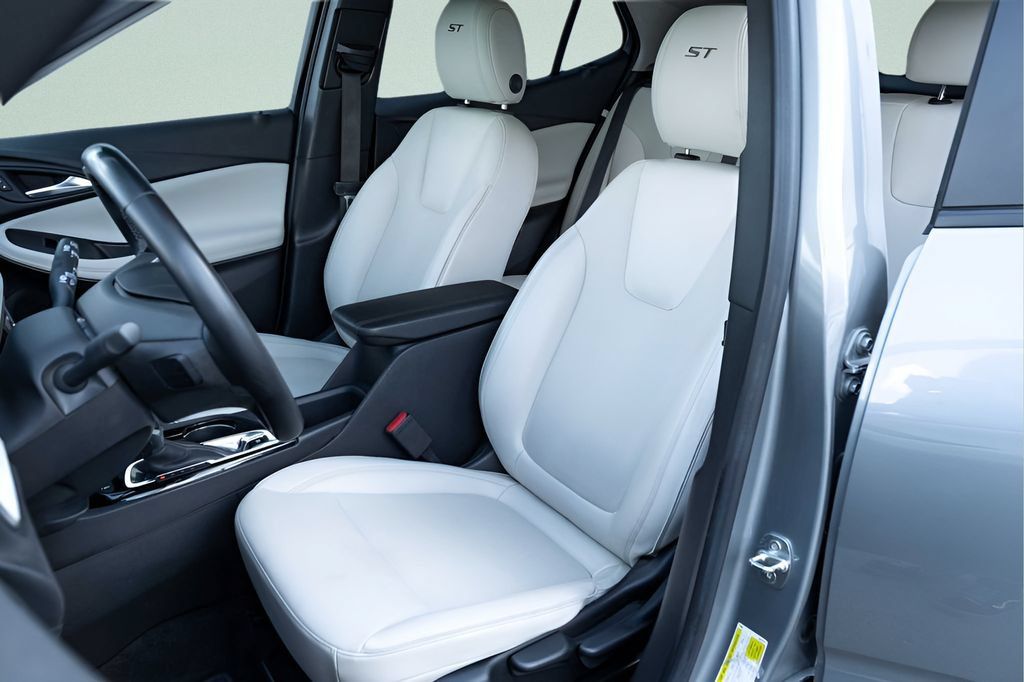 Used 2024 Buick Encore GX Sport Touring FWD image 16