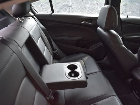 Used 2018 Chevrolet Cruze Premier FWD image 24