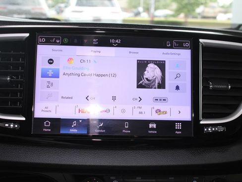 Used 2025 Chrysler Pacifica Select FWD image 45