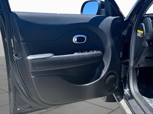 Used 2017 Kia Soul FWD image 21
