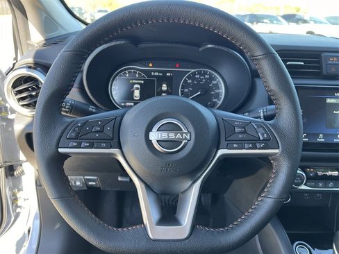 New 2025 Nissan Versa SR image 10