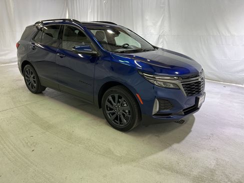 Used 2022 Chevrolet Equinox RS w/ RS Leather Package image 2