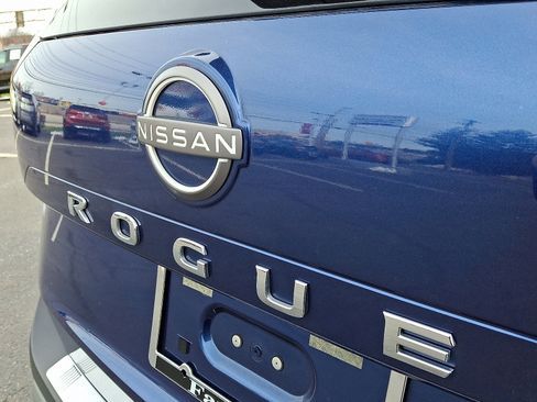 Certified 2023 Nissan Rogue SV image 29