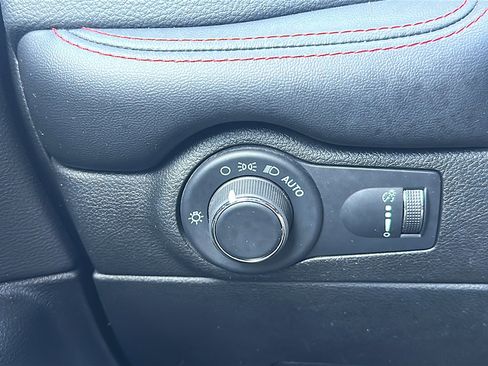 Used 2023 Dodge Durango GT image 36