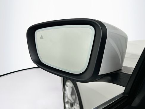 Used 2025 BMW 330i Sedan RWD image 16