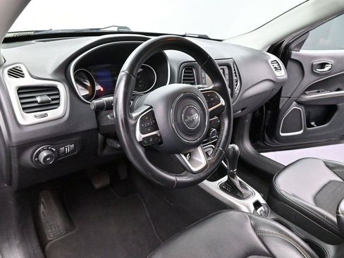 Used 2018 Jeep Compass Latitude FWD image 14