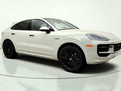 Used 2025 Porsche Cayenne E-Hybrid Coupe AWD/4WD image 3