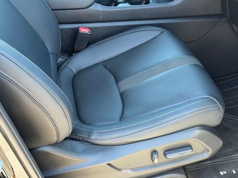 Used 2025 Honda Pilot EX-L image 14