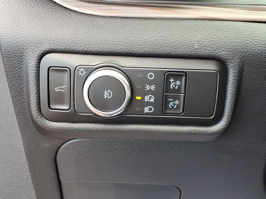 Used 2023 Ford Explorer Limited w/ Equipment Group 301A AWD/4WD image 18